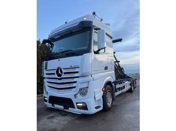 Camión caja cerrada MERCEDES-BENZ Actros 2553