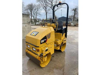 Apisonadora de asfalto CATERPILLAR