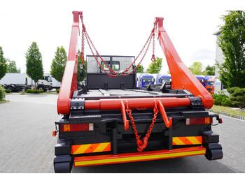 Camión portacontenedor de cadenas DAF LF 55.220 Skip loader GUIMA PALFINGER M14T: foto 5