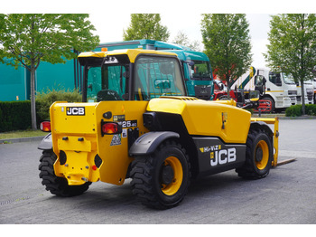 Manipulador telescópico JCB 525-60T5 / 2022 / 860 MTH! / 2.5 T / Reach 6 m / joystick: foto 5 Manipulador telescópico JCB 525-60T5 / 2022 / 860 MTH! / 2.5 T / Reach 6 m / joystick: foto 5