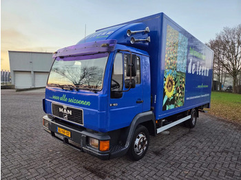 Camión caja cerrada MAN