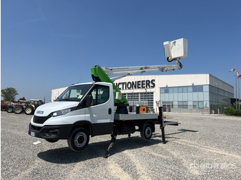 Camión con plataforma elevadora IVECO Daily