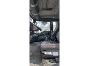 Foto del interior 1: Camión cisterna MAN