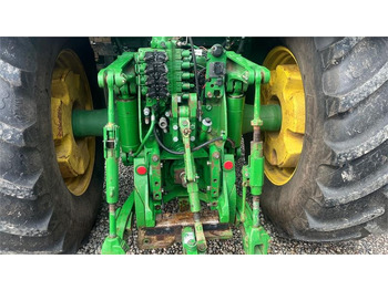 Tractor John Deere 8230 Med frontlift: foto 5
