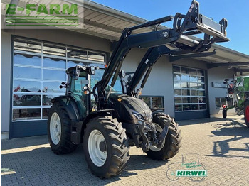 Tractor VALTRA