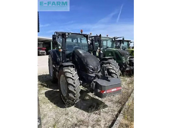 Tractor VALTRA