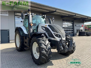 Tractor VALTRA T214