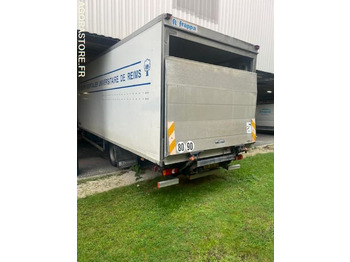 Camión RENAULT Midlum