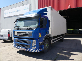 Camión caja cerrada VOLVO FM