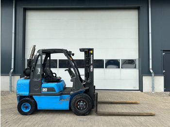 Carretilla elevadora de gas Nissan UGD02A30P0 3 ton Triplex Freelift LPG Heftruck: foto 3 Carretilla elevadora de gas Nissan UGD02A30P0 3 ton Triplex Freelift LPG Heftruck: foto 3