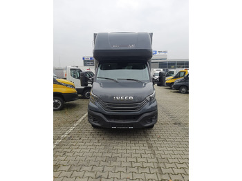 Furgoneta con lona IVECO Daily