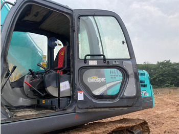 Excavadora de cadenas KOBELCO SK210LC-8: foto 5