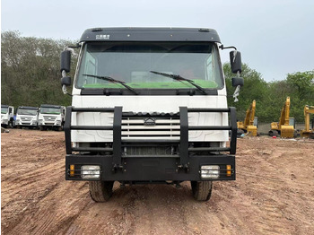 Camión volquete SINOTRUK HOWO