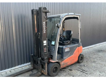 Carretilla elevadora eléctrica TOYOTA