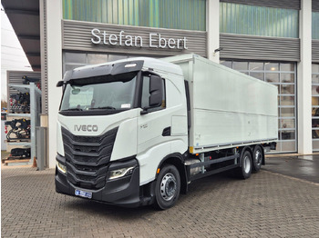 Camión transporte de bebidas IVECO