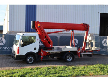 Camión con plataforma elevadora NISSAN