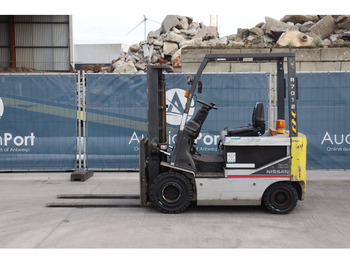 Carretilla elevadora eléctrica Nissan P1B2: foto 2