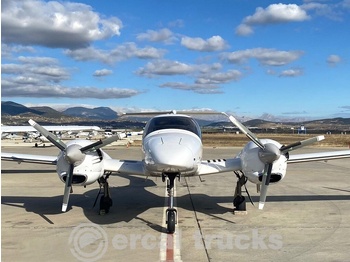 Equipo de apoyo en tierra 2008 Diamond DA42 Twin Star-Airplane: foto 4