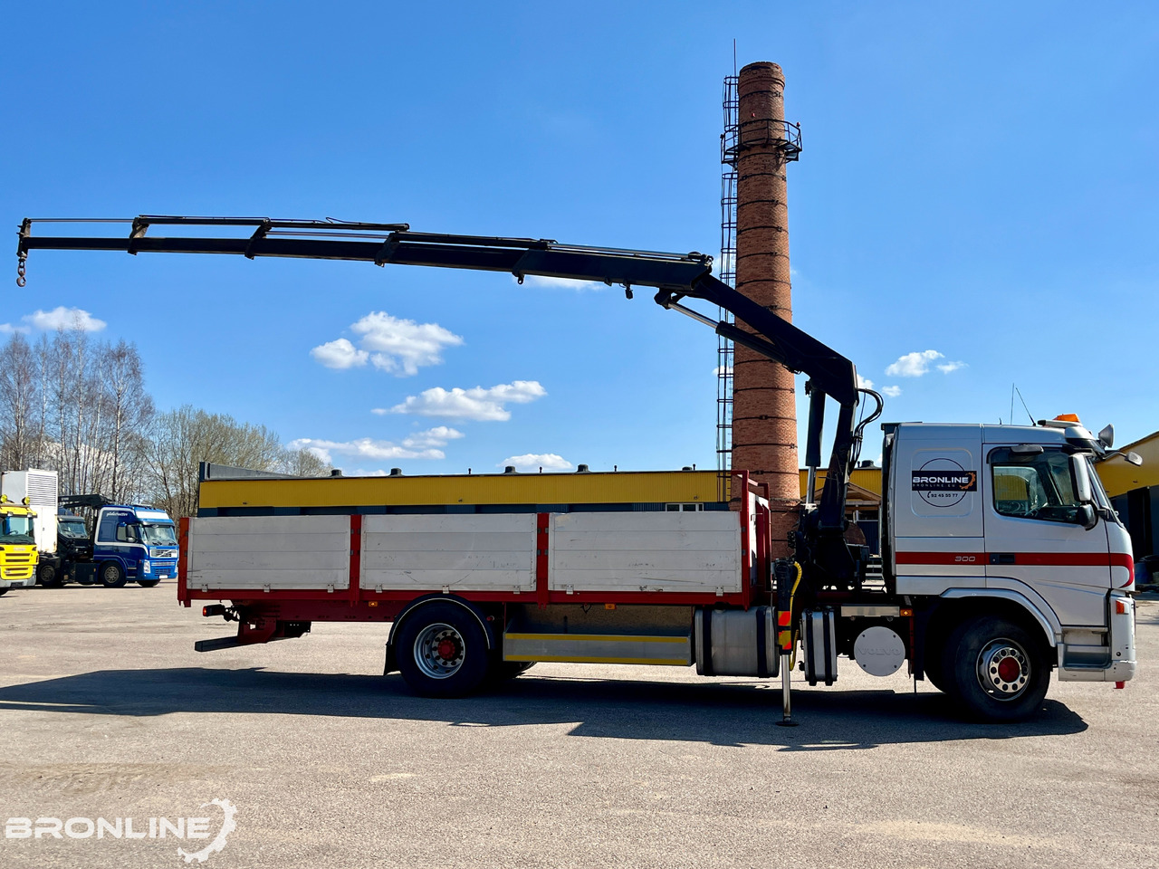 2005 Volvo FM 300 Flatbed+Crane HMF 1560-K4 - Camión caja abierta: foto 4 2005 Volvo FM 300 Flatbed+Crane HMF 1560-K4 - Camión caja abierta: foto 4