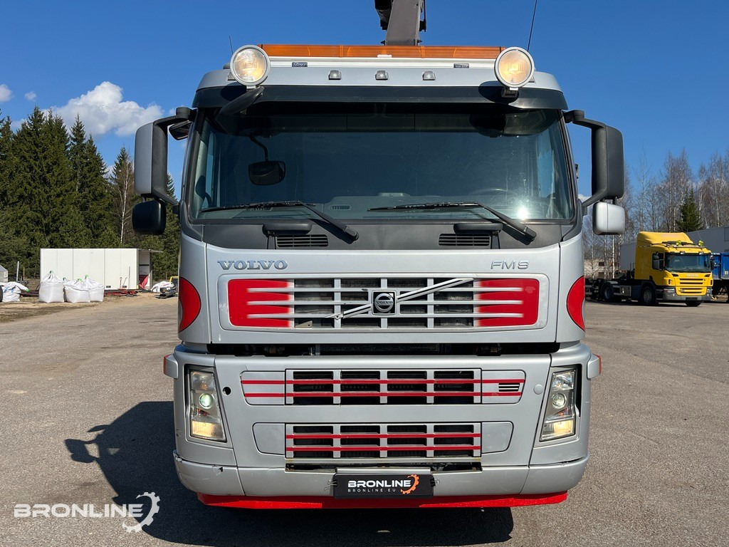 2005 Volvo FM 300 Flatbed+Crane HMF 1560-K4 - Camión caja abierta: foto 3 2005 Volvo FM 300 Flatbed+Crane HMF 1560-K4 - Camión caja abierta: foto 3