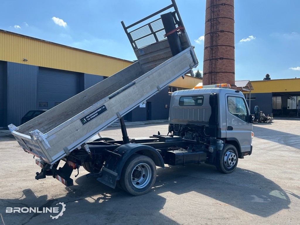 2013 Mitsubishi Fuso Canter 7C15 Tipper - Camión volquete: foto 4 2013 Mitsubishi Fuso Canter 7C15 Tipper - Camión volquete: foto 4