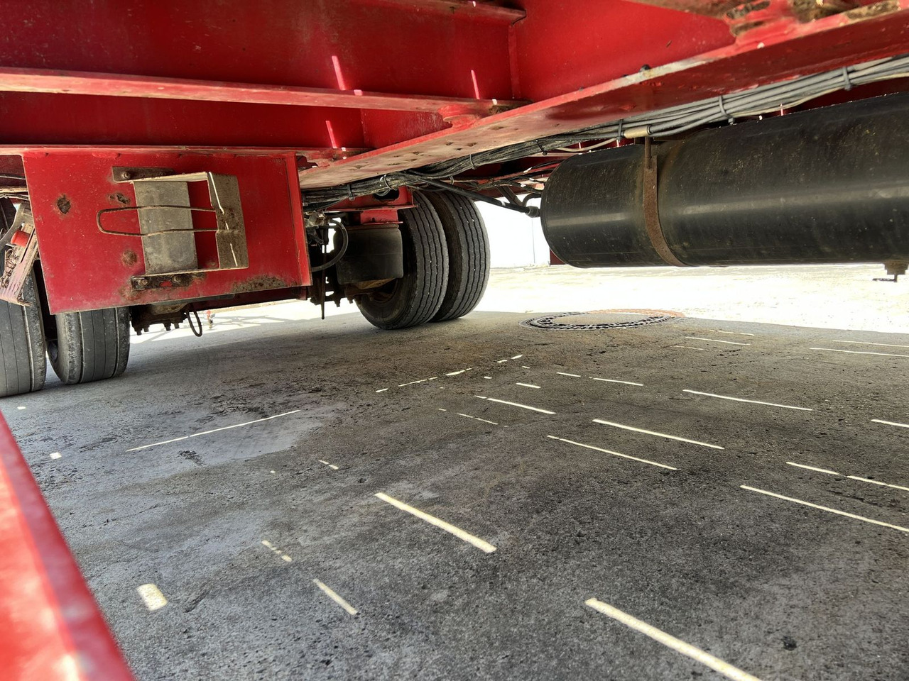 3 Achs Tiefladeranhänger mit gerader Ladefläche - Remolque góndola rebajadas: foto 5 3 Achs Tiefladeranhänger mit gerader Ladefläche - Remolque góndola rebajadas: foto 5
