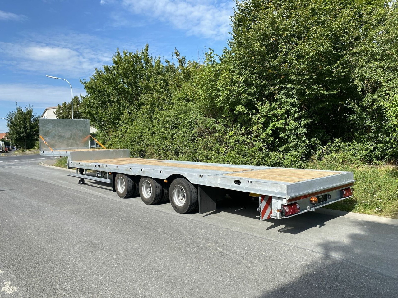 Möslein 3 Achs Tieflader für Fertigteile, Maschinen, Co - Semirremolque plataforma/ Caja abierta: foto 2 Möslein 3 Achs Tieflader für Fertigteile, Maschinen, Co - Semirremolque plataforma/ Caja abierta: foto 2