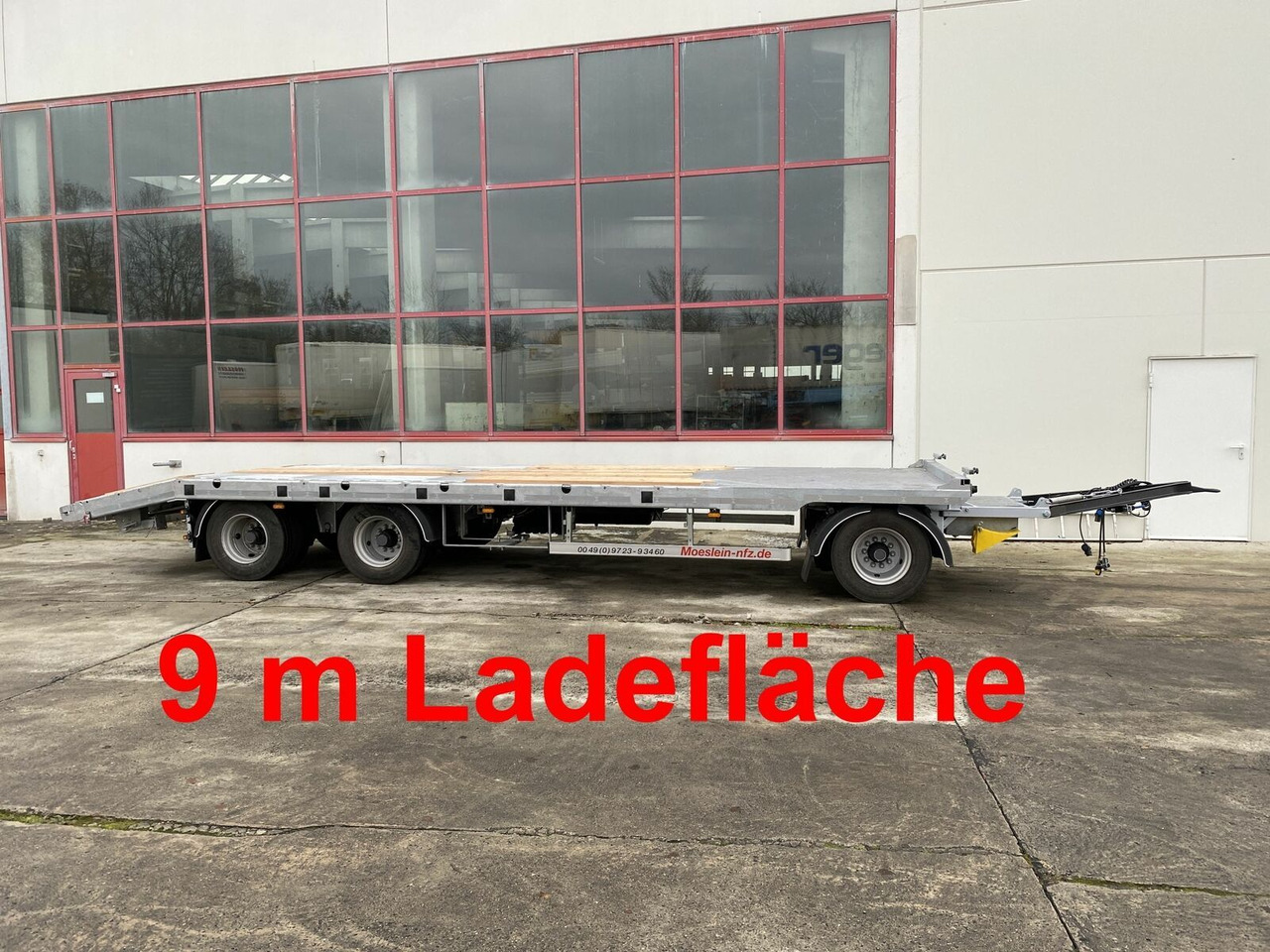 Möslein 3 Achs Tieflader gerader Ladefläche 9 m, Neufah - Remolque góndola rebajadas: foto 1 Möslein 3 Achs Tieflader gerader Ladefläche 9 m, Neufah - Remolque góndola rebajadas: foto 1