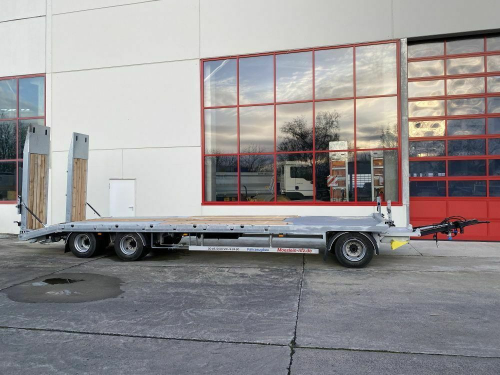 Möslein 3 Achs Tieflader mit gerader Ladefläche 8,10 m, - Remolque góndola rebajadas: foto 1 Möslein 3 Achs Tieflader mit gerader Ladefläche 8,10 m, - Remolque góndola rebajadas: foto 1