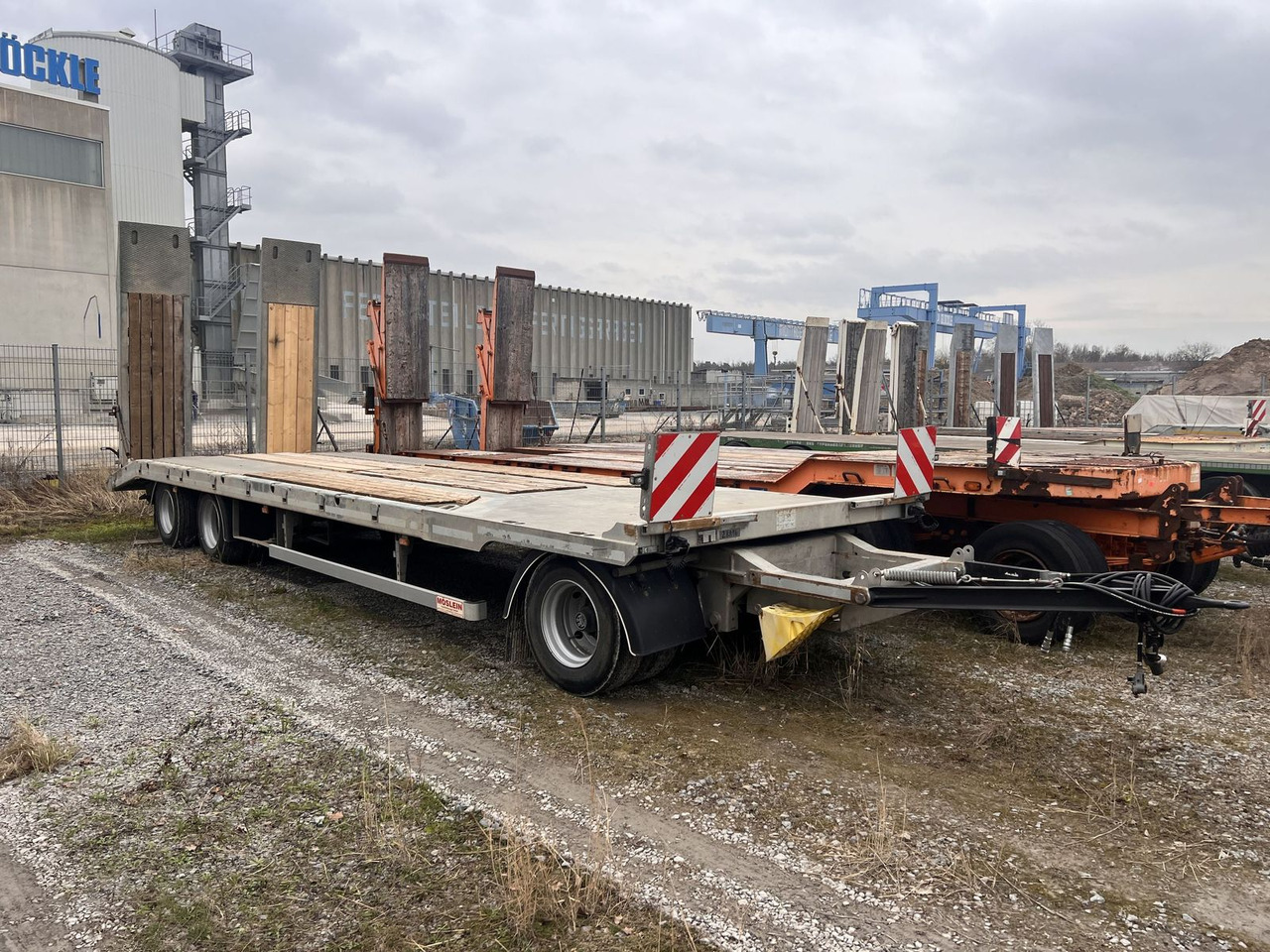 Möslein 3 Achs Tiefladeranhänger 9 m Ladefläche - Remolque góndola rebajadas: foto 1 Möslein 3 Achs Tiefladeranhänger 9 m Ladefläche - Remolque góndola rebajadas: foto 1