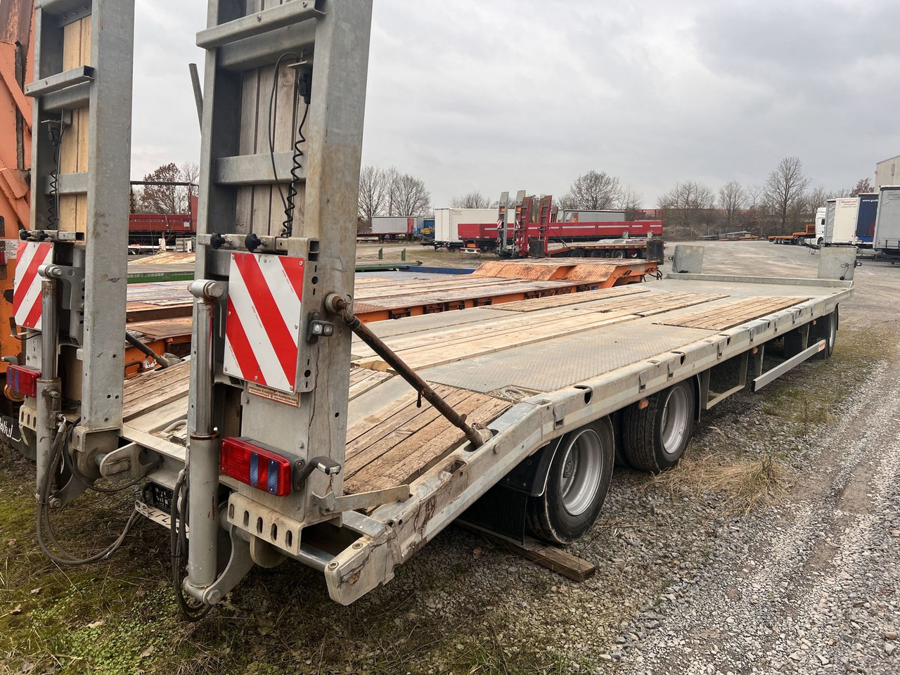 Möslein 3 Achs Tiefladeranhänger 9 m Ladefläche - Remolque góndola rebajadas: foto 3 Möslein 3 Achs Tiefladeranhänger 9 m Ladefläche - Remolque góndola rebajadas: foto 3