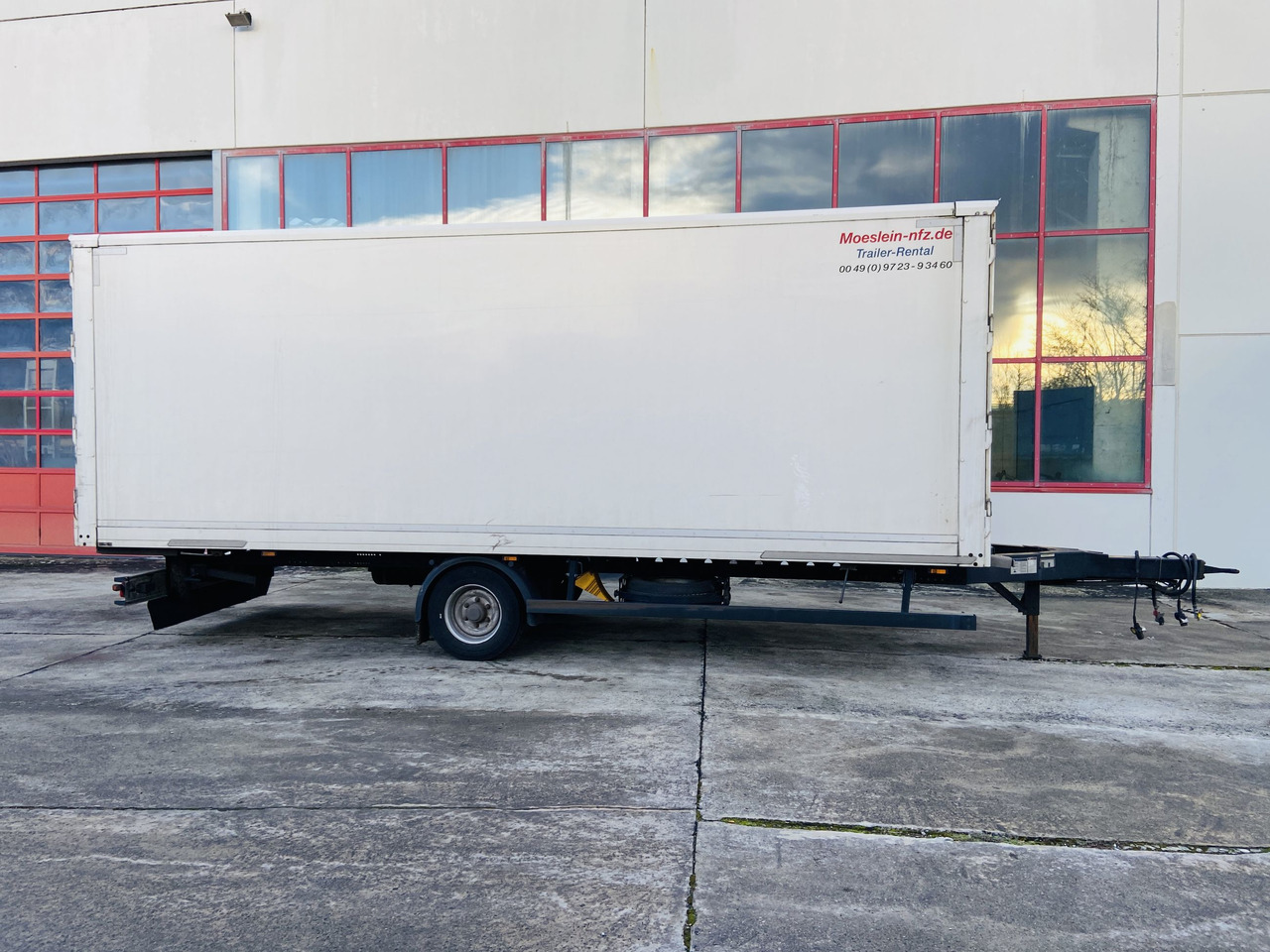Möslein EK 1- D 7,3 1 Achs Kofferanhänger - Remolque caja cerrada: foto 1 Möslein EK 1- D 7,3 1 Achs Kofferanhänger - Remolque caja cerrada: foto 1