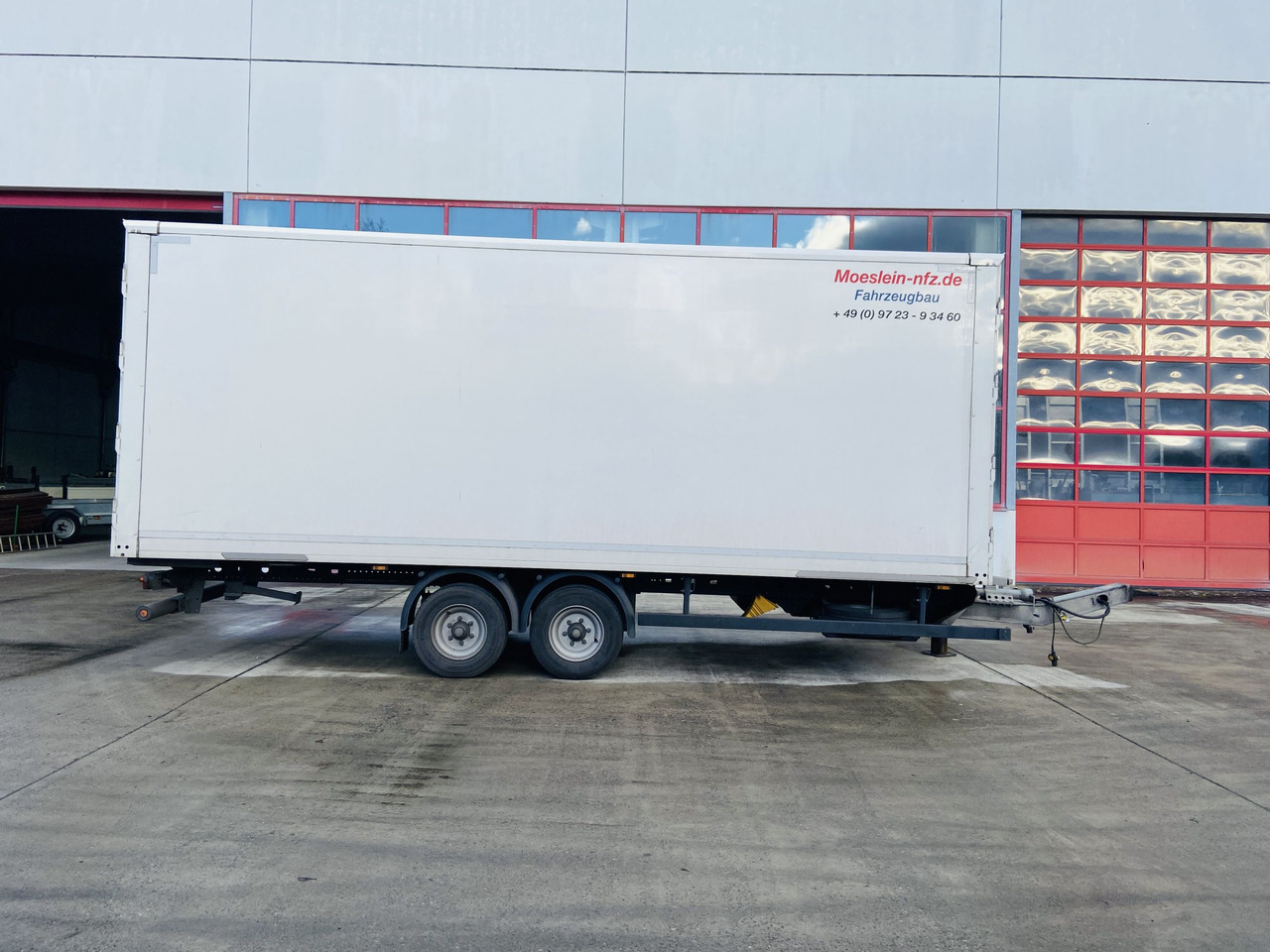 Möslein TKO 105 D 7m weiß Tandem- Koffer, Durchladbar, Neuwertig - Remolque caja cerrada: foto 5 Möslein TKO 105 D 7m weiß Tandem- Koffer, Durchladbar, Neuwertig - Remolque caja cerrada: foto 5