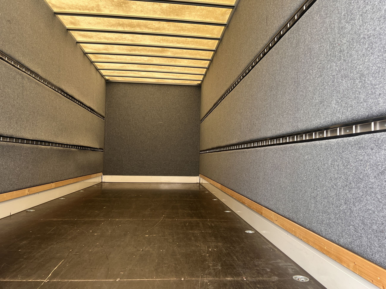 Möslein TKO 105 Schwebheim Tandem- Möbel Koffer- Anhänger - Remolque caja cerrada: foto 3 Möslein TKO 105 Schwebheim Tandem- Möbel Koffer- Anhänger - Remolque caja cerrada: foto 3