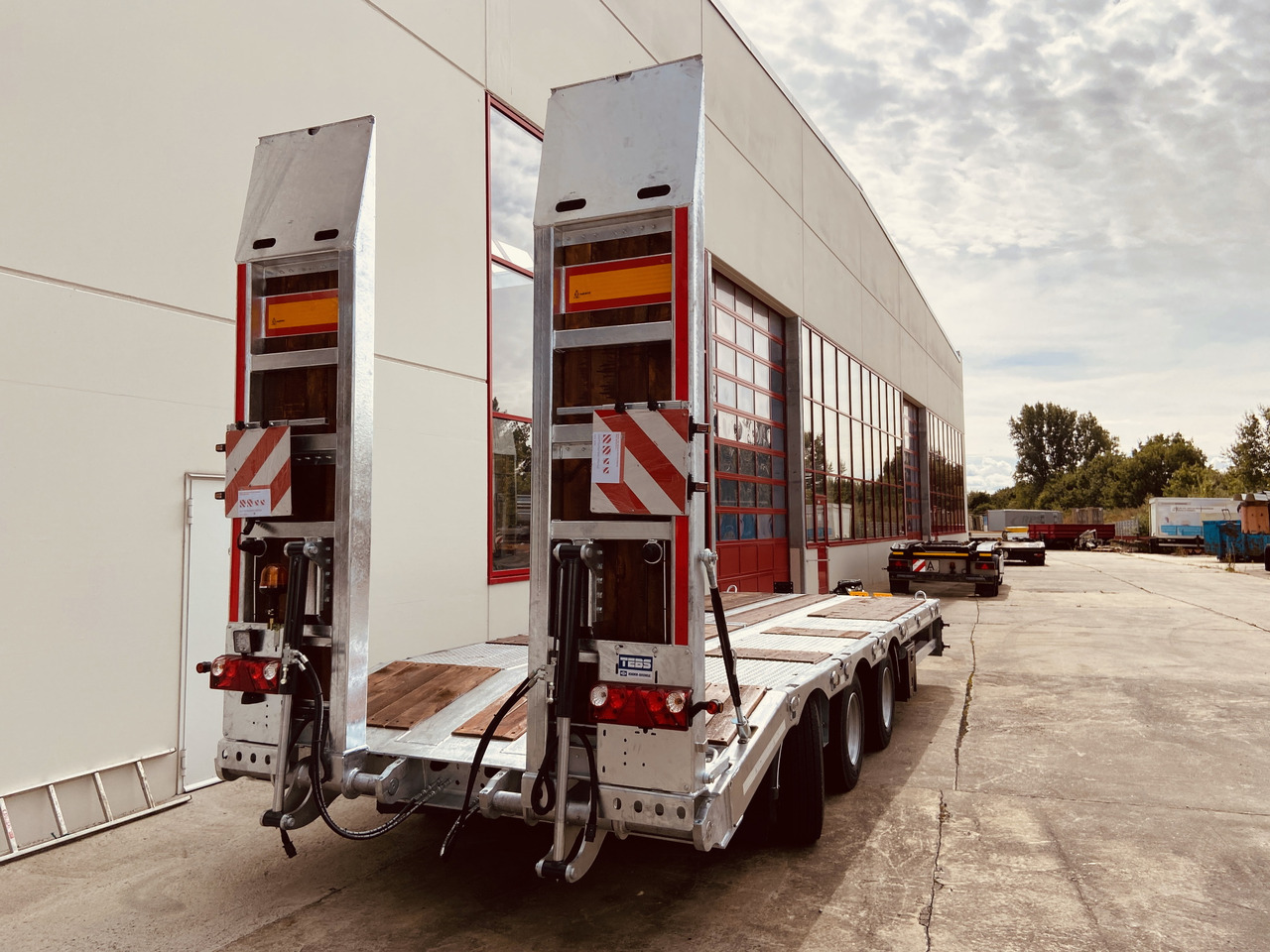 Remolque góndola rebajadas para transporte de equipos pesados nuevo Möslein TT 31 31 t GG Tridem- Tieflader 3 Achs, gelenktNeufahrzeug: foto 9 Remolque góndola rebajadas para transporte de equipos pesados nuevo Möslein TT 31 31 t GG Tridem- Tieflader 3 Achs, gelenktNeufahrzeug: foto 9