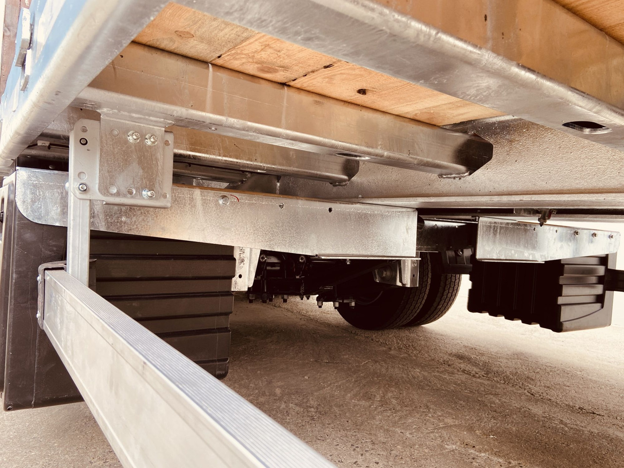 Möslein TT 34 Zugrohr Gerade 34 t GG Tridem- Tieflader 3 Achs, gelenktNeufahrzeug - Remolque góndola rebajadas: foto 2 Möslein TT 34 Zugrohr Gerade 34 t GG Tridem- Tieflader 3 Achs, gelenktNeufahrzeug - Remolque góndola rebajadas: foto 2