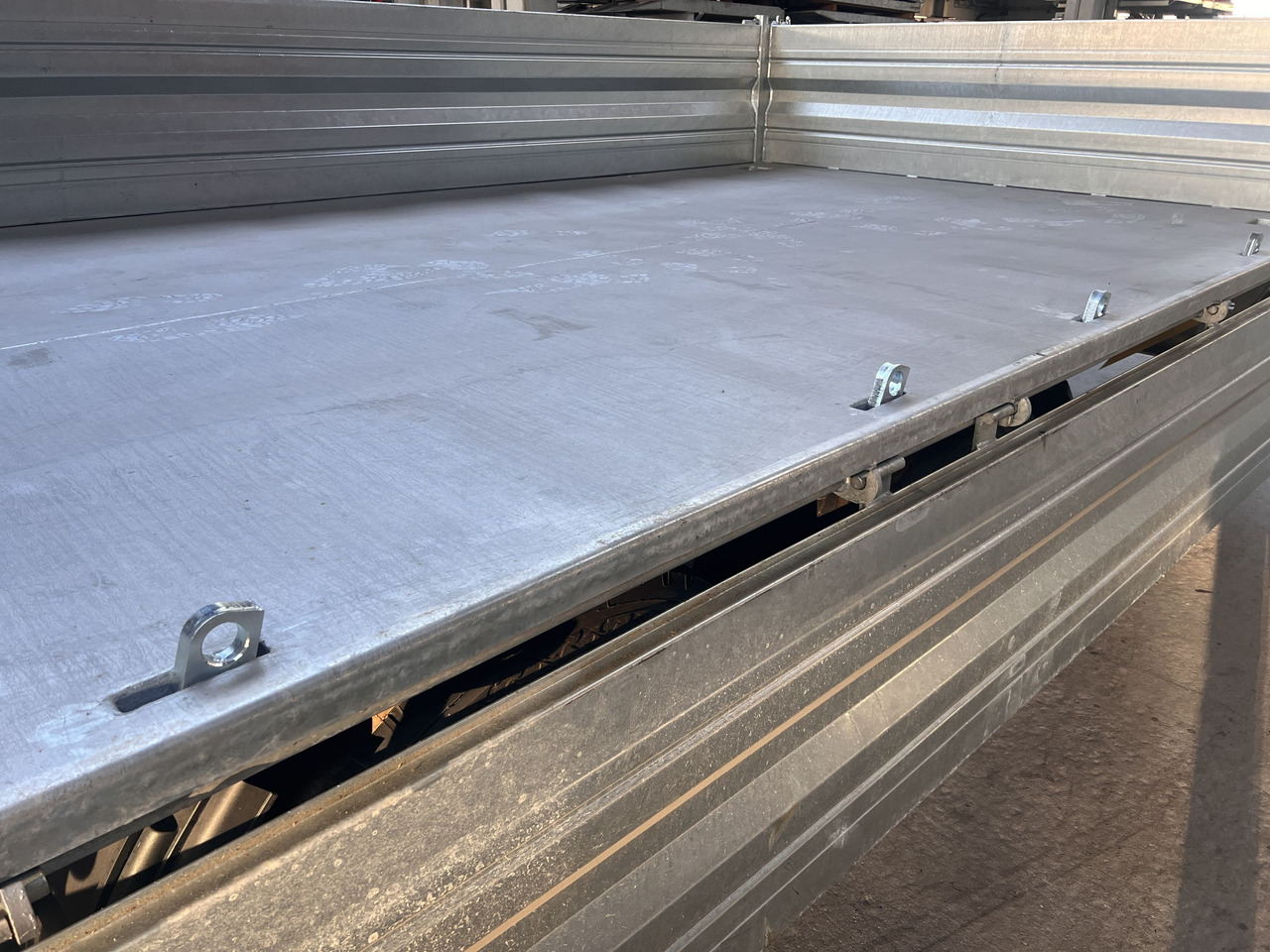 Möslein TTD 14 5,70 m 14 t Tandem- Kipper Tieflader 5,70 m lang, Breite Reifen-- Neufahrzeug -- - Remolque volquete: foto 2 Möslein TTD 14 5,70 m 14 t Tandem- Kipper Tieflader 5,70 m lang, Breite Reifen-- Neufahrzeug -- - Remolque volquete: foto 2