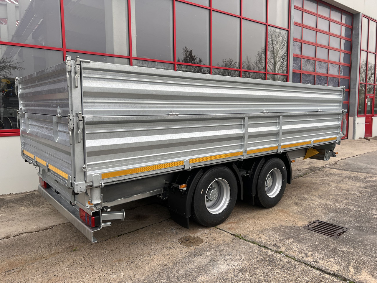 Remolque volquete nuevo Möslein TTD 19 AB 19 t Tandem 3 Seiten Kipper TiefladerAufsatzbordwänden-- Neufahrzeug --: foto 11 Remolque volquete nuevo Möslein TTD 19 AB 19 t Tandem 3 Seiten Kipper TiefladerAufsatzbordwänden-- Neufahrzeug --: foto 11