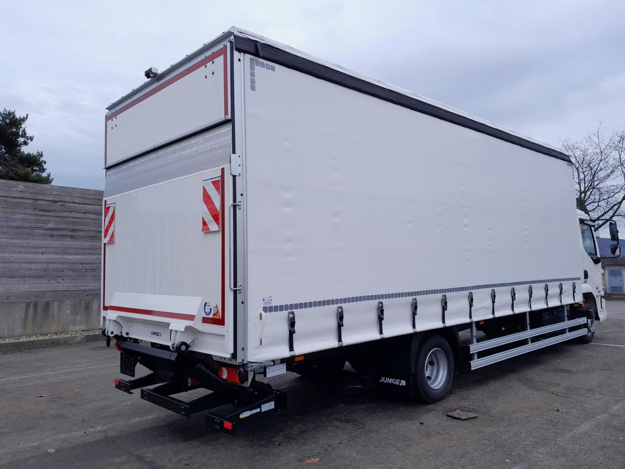 DAF FA XB 230 12t Junge Curtainsider - Camión lona: foto 3 DAF FA XB 230 12t Junge Curtainsider - Camión lona: foto 3