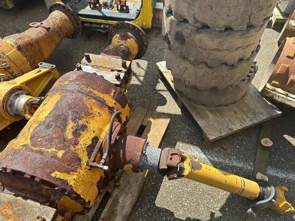 CAT 950 G front axel - Eje y piezas para Maquinaria de construcción: foto 2 CAT 950 G front axel - Eje y piezas para Maquinaria de construcción: foto 2