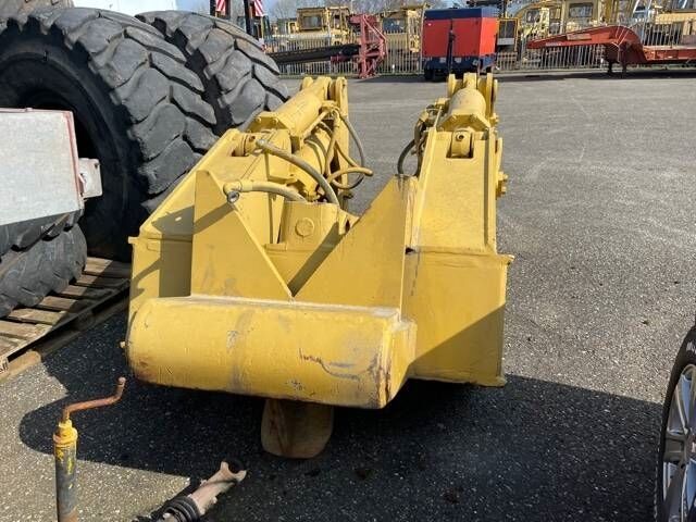 CAT D 8 R Ripper - Escarificador para Maquinaria de construcción: foto 2 CAT D 8 R Ripper - Escarificador para Maquinaria de construcción: foto 2