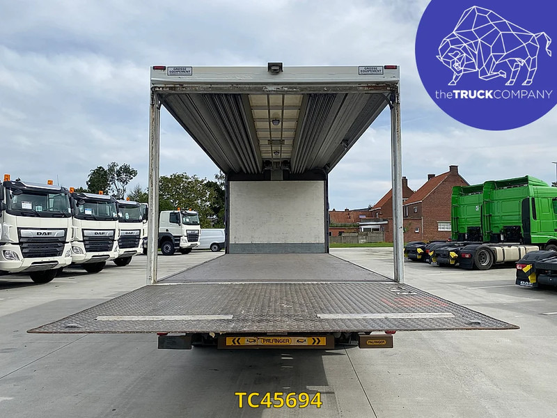 Camión caja cerrada Renault D 210: foto 11