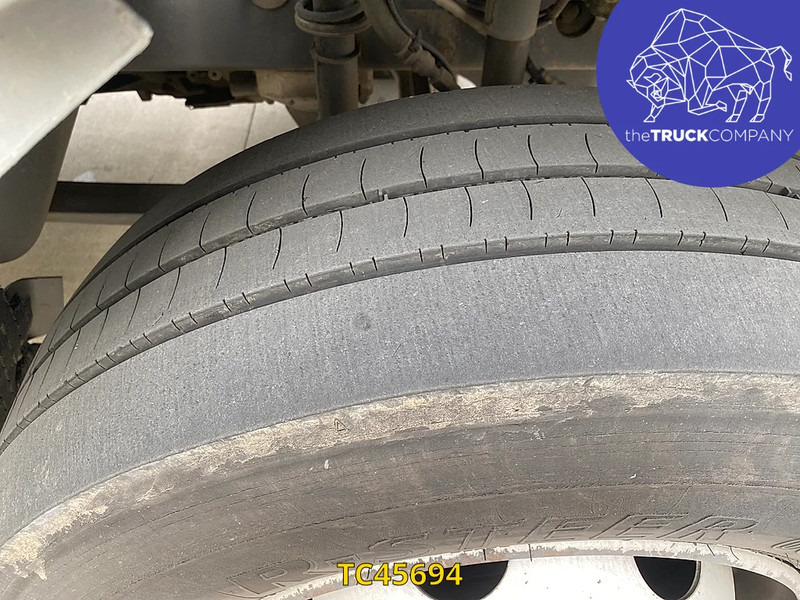 Camión caja cerrada Renault D 210: foto 16