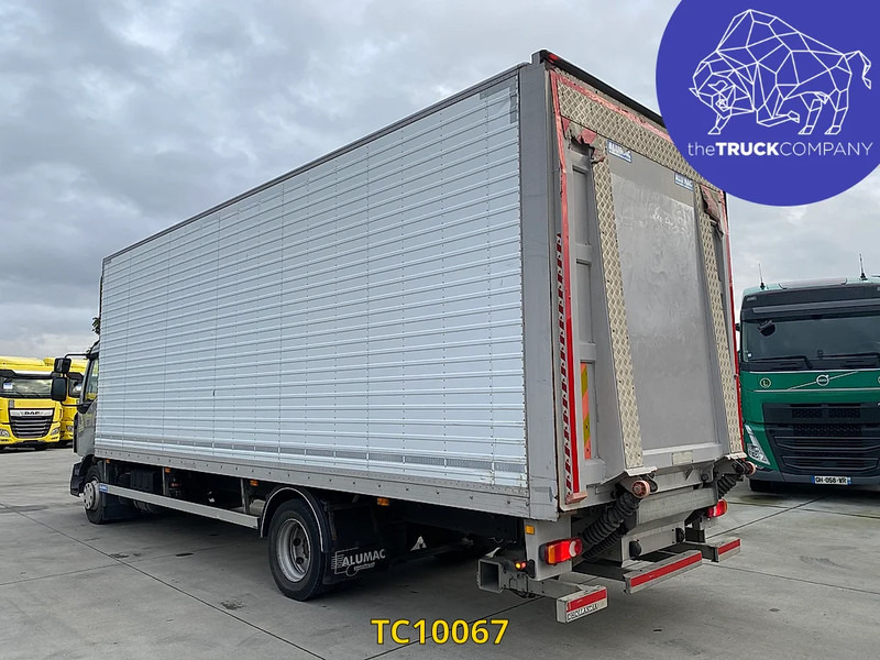 Renault Midlum 240 - Camión caja cerrada: foto 2 Renault Midlum 240 - Camión caja cerrada: foto 2