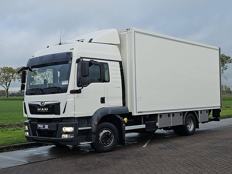 MAN 12.250 TGM LX HEATER 2T LIFT - Camión caja cerrada: foto 2 MAN 12.250 TGM LX HEATER 2T LIFT - Camión caja cerrada: foto 2