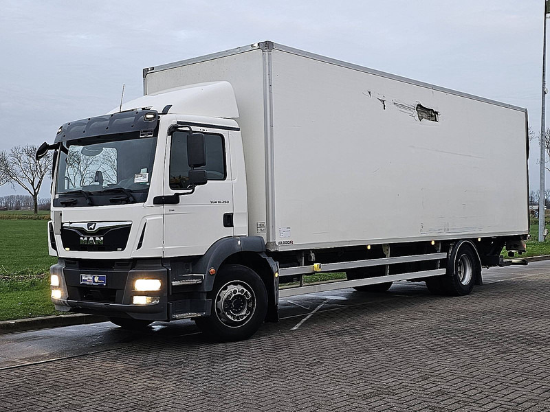 MAN 18.250 TGM AIRCO TAILLIFT - Camión caja cerrada: foto 2 MAN 18.250 TGM AIRCO TAILLIFT - Camión caja cerrada: foto 2