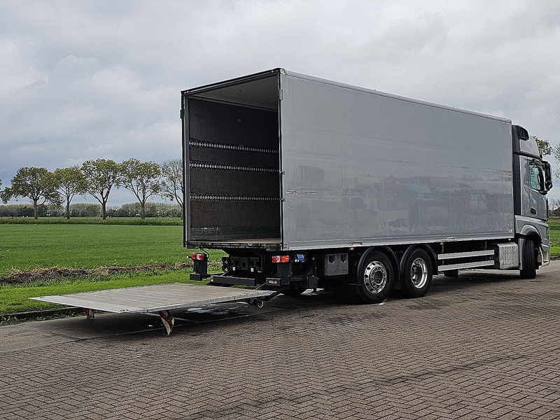 Mercedes-Benz ACTROS 2645 6X2*4 RET. 3T LIFT - Camión caja cerrada: foto 3 Mercedes-Benz ACTROS 2645 6X2*4 RET. 3T LIFT - Camión caja cerrada: foto 3