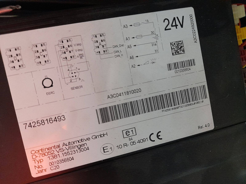 Camión caja cerrada Renault D 240: foto 16