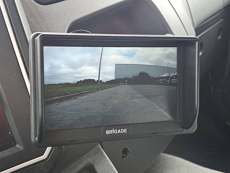 Camión caja cerrada Renault D 240: foto 13