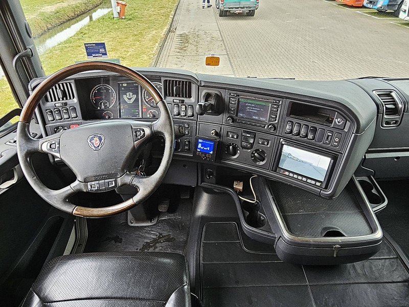 Foto del interior 1: Camión multibasculante Scania R520 TL V8 6X2 NL-TRUCK